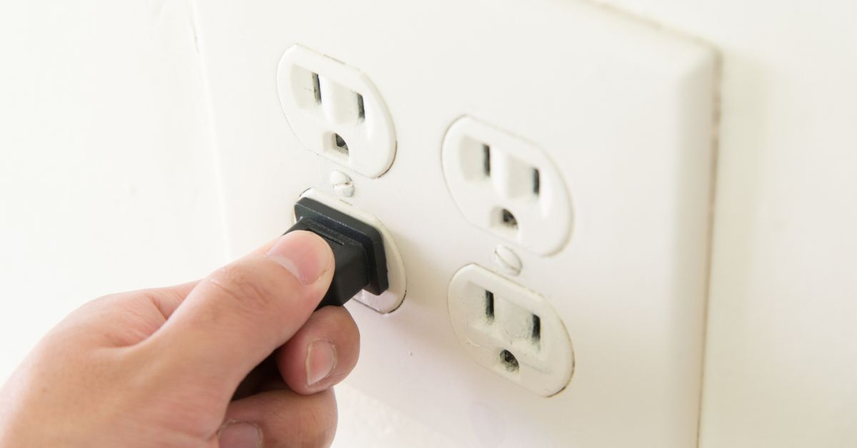 10 Signs an Old Electrical Outlet Needs To Be Replaced